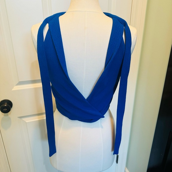 Gorgeous brilliant blue halter with tie around neck - Picture 12 of 15